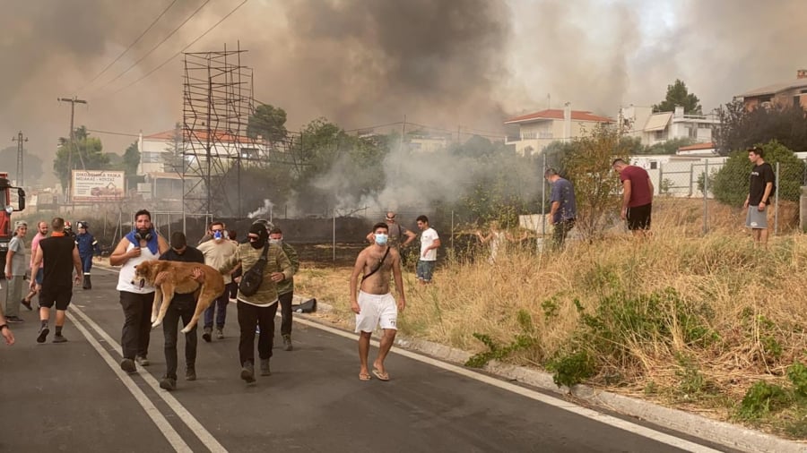 112: Εκκενώνονται Σταμάτα και Ροδόπολη – Στον Άγιο Στέφανο η φωτιά (εικόνες)