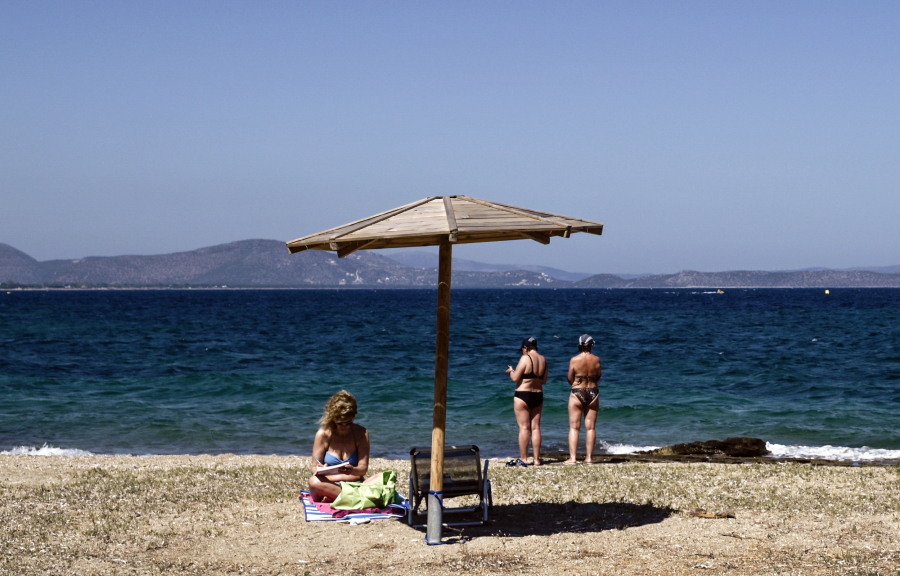 Καιρός: Με 34άρια έκανε ποδαρικό ο Ιούνιος - Έρχεται ξανά αφρικανική σκόνη, πότε θα δροσίσει