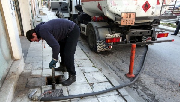 Περίπου στο 1 ευρώ το πετρέλαιο θέρμανσης - Τι πρέπει να προσέχουν οι καταναλωτές