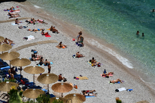 Καιρός για παραλία και σήμερα - Τους 35 βαθμούς θα αγγίξει η θερμοκρασία