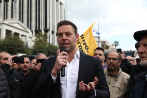 Άνοιγμα ΠΑΣΟΚ στον Κασσελάκη