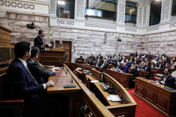 «Μύλος» το ΠΑΣΟΚ για τα μη κρατικά ΑΕΙ: Κωνσταντινόπουλος, Γιαννακοπούλου εναντίον Ανδρουλάκη, που επιμένει για κομματική πειθαρχία