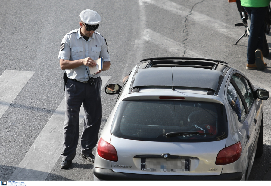 Χιλιάδες πρόστιμα «μοίρασε» η Τροχαία σε μια εβδομάδα, από υπερβολική ταχύτητα μέχρι ΚΤΕΟ