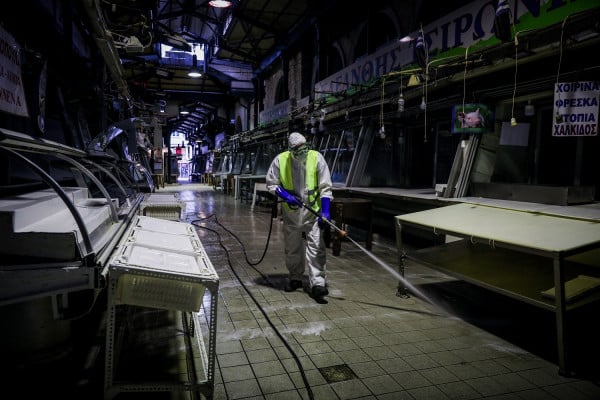 Αυτές είναι οι εστίες υπερμετάδοσης του κορονοϊού - Οι οδηγίες προφύλαξης του ΕΟΔΥ