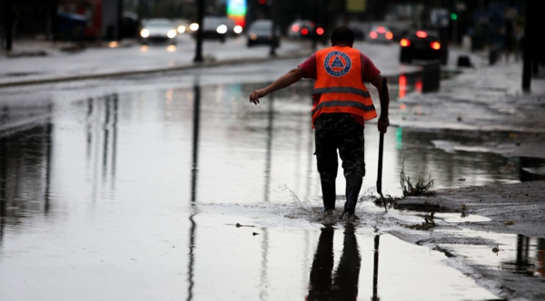 Κακοκαιρία: Κλειστή η Ποσειδώνος, διακοπή κυκλοφορίας και στη Χαριλάου Τρικούπη