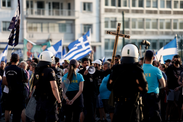 «Απεταξάμην» το αντιεμβολιαστικό «αντάρτικο» - Μητροπολίτες κατά των συλλαλητηρίων