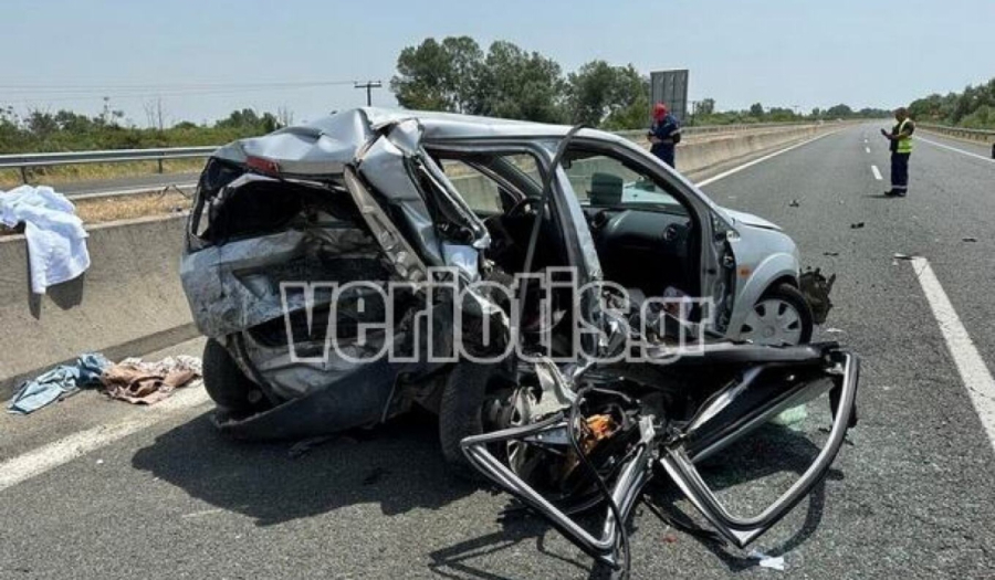 Τραγωδία στην Εγνατία με μία νεκρή σε τροχαίο: Διαλύθηκε το αυτοκίνητο - Δείτε φωτογραφίες
