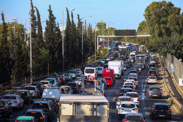 Στο «κόκκινο» η κίνηση τώρα στον Κηφισό και στο κέντρο της Αθήνας (Live)