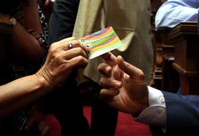 Παραλαβή καρτών αλληλεγγύης απο τα ΚΕΠ Φλώρινας