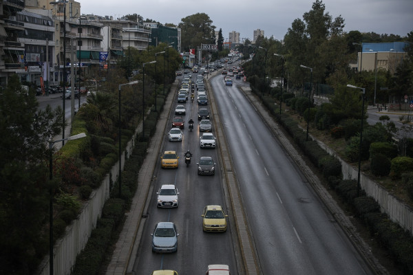 Μεγάλο μποτιλιάρισμα στη Μεσογείων, τροχαίο στο Πεντάγωνο