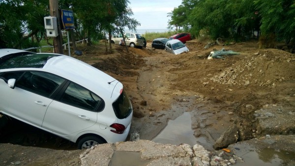 Δεκατρείς συλλήψεις για πλιάτσικο στις πληγείσες περιοχές