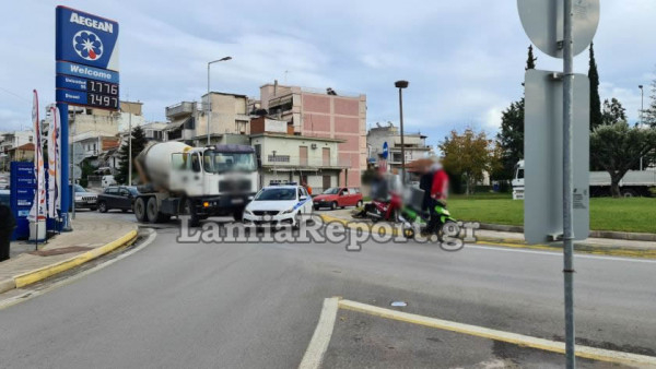 Διανομέας παρασύρθηκε από μπετονιέρα στη Λαμία