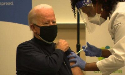 Ο Μπάιντεν έλαβε την δεύτερη δόση του εμβολίου, ανακοινώνει νέο πρόγραμμα για τον εμβολιασμό στις ΗΠΑ