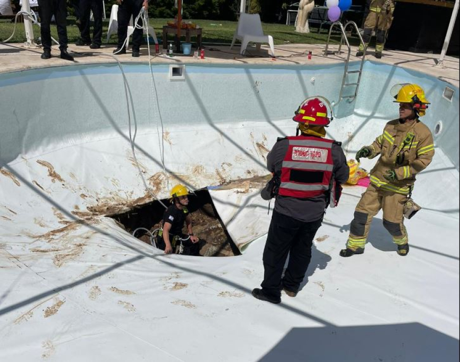 Αδιανόητη τραγωδία σε pool party: Τρύπα στον πάτο πισίνας κατάπιε 34χρονο (βίντεο)