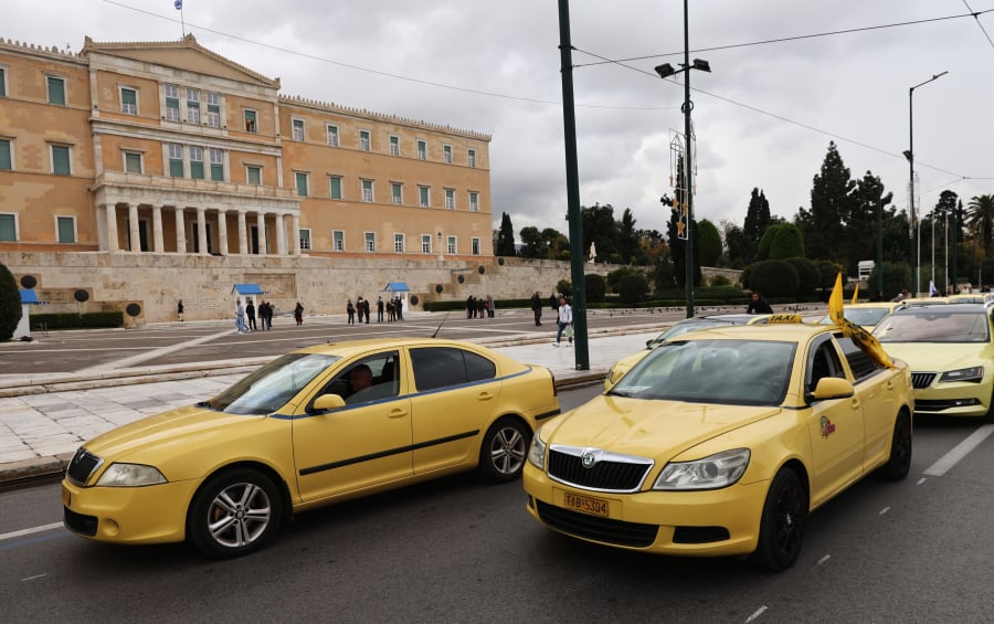 Κυκλοφοριακό «έμφραγμα» από την κινητοποίηση των ΤΑΧΙ στην Αθήνα