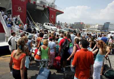 Έλληνες και Πολωνοί οι e-travelers της Ευρώπης