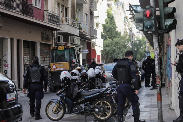 Παγκράτι: Επιχείρηση της ΕΛ.ΑΣ. για εκκένωση κτηρίου που τελούσε υπό κατάληψη