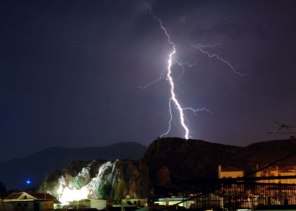 Meteo: Τρόμος με τους κεραυνούς - Πόσοι έχουν πεθάνει από το 2000