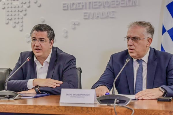 Με την Ένωση Περιφερειών Ελλάδας συναντήθηκε ο Υπουργός Ανάπτυξης