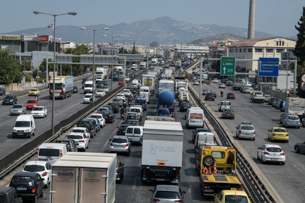 Κίνηση ΤΩΡΑ: Μπλοκαρισμένοι αρκετοί δρόμοι της Αττικής, αυξημένη κίνηση