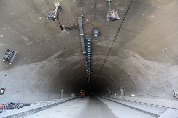 Διακόπτεται σήμερα και αύριο βράδυ η κυκλοφορία στις σήραγγες των Τεμπών