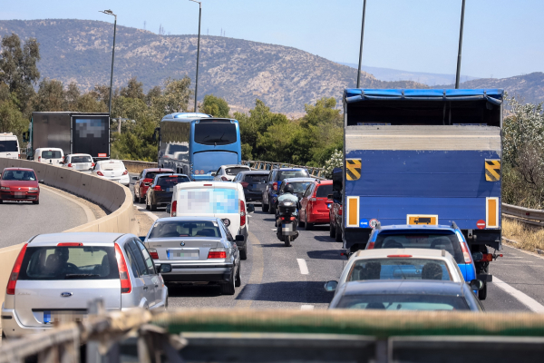 Κίνηση στους δρόμους: Αττική Οδός και Λ.Κηφισίας στο «κόκκινο»