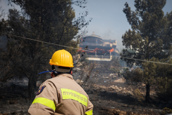 Σε ύφεση η φωτιά στη Βούλα: Το χρονικό της αγωνίας και η επιστροφή στα σπίτια για τους κατοίκους - Σε επιφυλακή για αναζωπυρώσεις