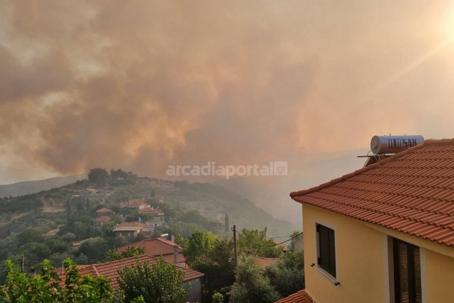 Φωτιά στη Μεσσηνία: Εκκενώνονται Γύθειο, Μαυροβούνι - Μέτωπο πέρασε στην Αρκαδία, κυκλοφοριακές ρυθμίσεις (βίντεο)