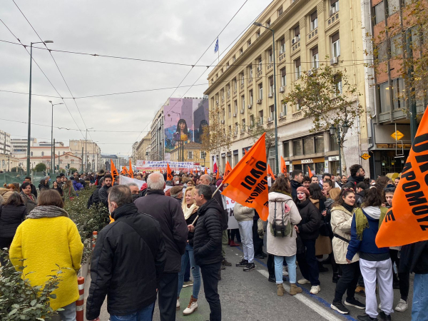 Στον δρόμο οι εκπαιδευτικοί σήμερα, πορεία προς το Σύνταγμα