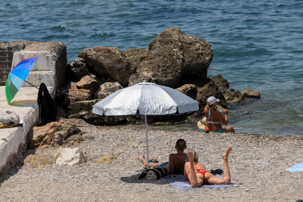 Καύσωνας με... καταιγίδες: Σε ποιες περιοχές θα βρέξει την Κυριακή