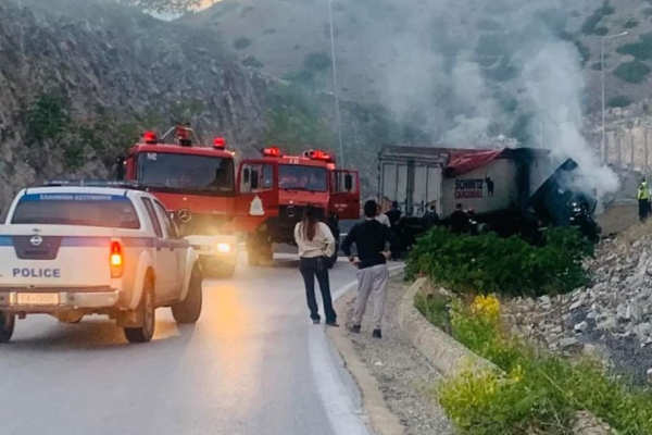 Τροχαίο δυστύχημα στην εθνική Λάρισας - Τρικάλων, νεκρός ο οδηγός του φορτηγού (βίντεο)