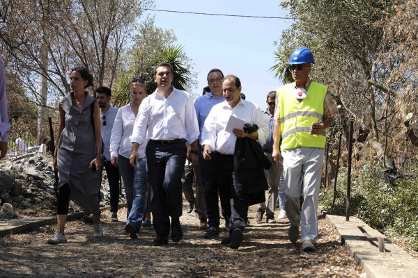 Επίσκεψη Τσίπρα στο Μάτι: «Στοίχημα η αναγέννηση του» - Σφοδρή επίθεση από την ΝΔ