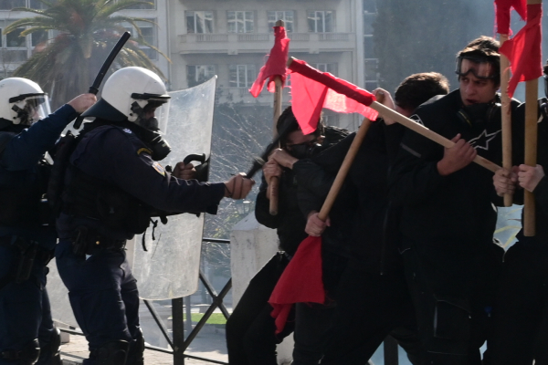 Μαζικό «όχι» στα ιδιωτικά ΑΕΙ από φοιτητές, «έσπασε» το συλλαλητήριο με χημικά και γκλομπ (βίντεο)