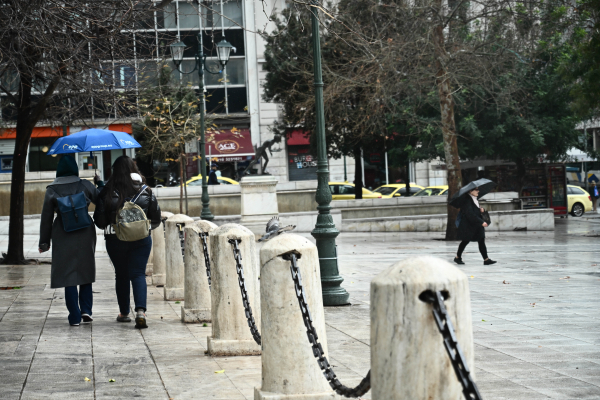 Κακοκαιρία εξπρές σαρώνει τη χώρα: Καταιγίδες σε πολλές περιοχές - Δρόμοι «ποτάμια» στη Θεσσαλονίκη