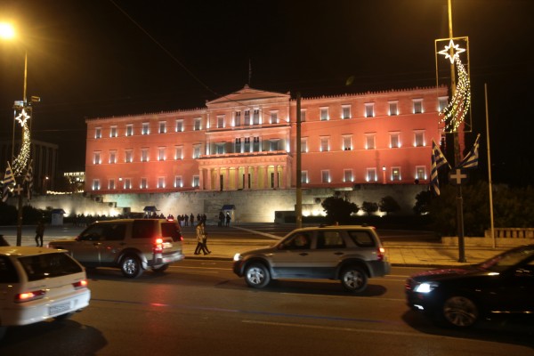 Στην Επιτροπή Δεοντολογίας τα υβριστικά περιστατικά από βουλευτές της ΧΑ