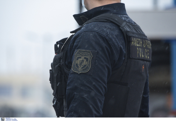 Στη «φάκα» της ΕΛΑΣ συμμορία που έκανε ένοπλες ληστείες σε καταστήματα της Αθήνας