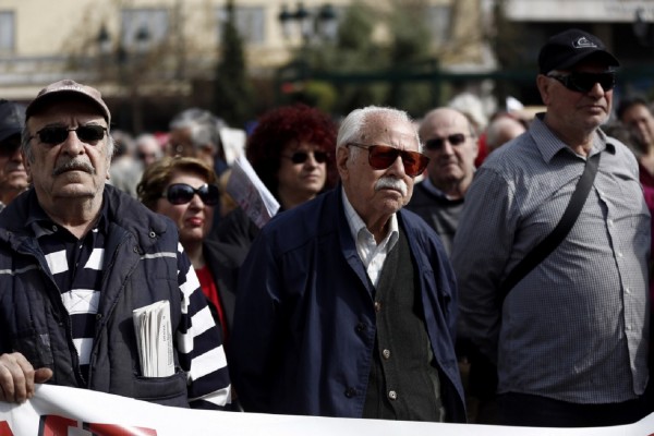 Σε «τεντωμένο σχοινί» ΕΦΚΑ και ΕΤΕΑΕΠ