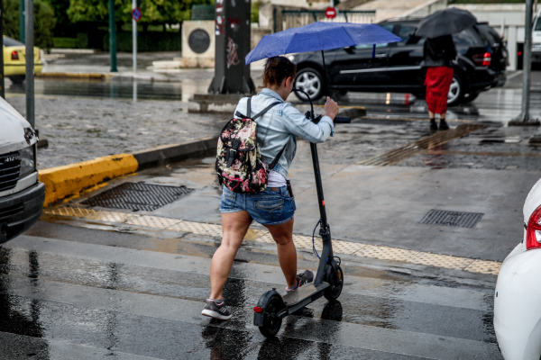 Καιρός: Χωρισμένη στα δύο η χώρα από την κακοκαιρία, αλλού καταιγίδες και αλλού καύσωνας!