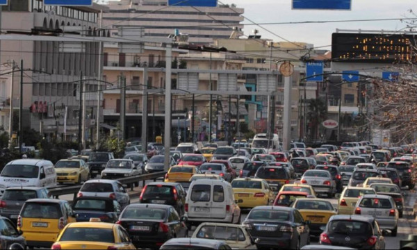 Κίνηση στους δρόμους: Νέο κυκλοφοριακό χάος το απόγευμα - Δείτε live