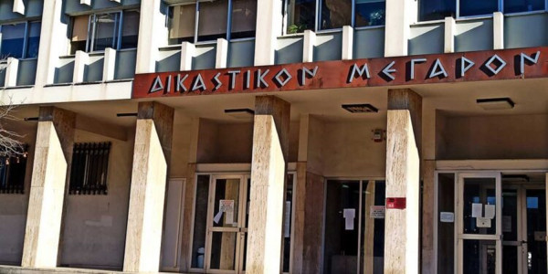 Αφέθηκε ελεύθερος με 10 μήνες αναστολή ο 21χρονος επιδειξίας του Αγρινίου