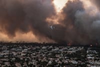 Φωτιά στη Βαρυμπόμπη: Έκκληση από Εθνικό Αστεροσκοπείο - «Μείνετε σπίτι με κλειστά παράθυρα και πόρτες» (εικόνες)