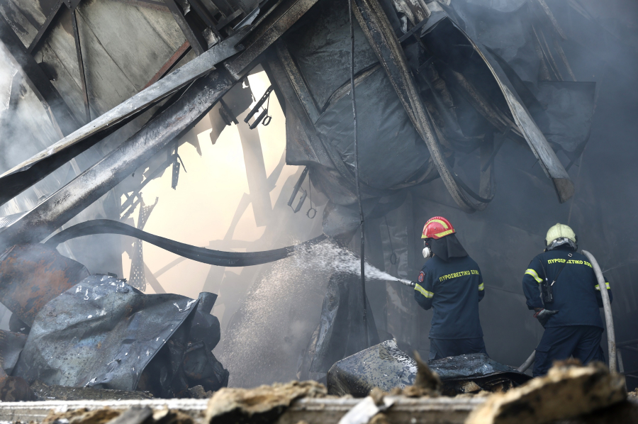 Έκρηξη στην Κηφισιά: Υπό μερικό έλεγχο η φωτιά στο εργοστάσιο ΠΑΛ - Οι πληροφορίες για τα αίτια
