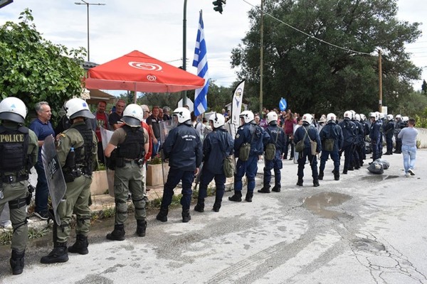 Επεισόδια στον ΧΥΤΑ Λευκίμμης: Δύο προσαγωγές και ένας τραυματισμός από συμπλοκές κατοίκων και ΜΑΤ