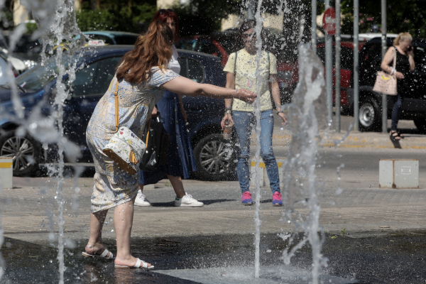 Καιρός: Εκτακτο δελτίο επιδείνωσης από την ΕΜΥ, που θα χτυπήσει 40-41 βαθμούς ο υδράργυρος