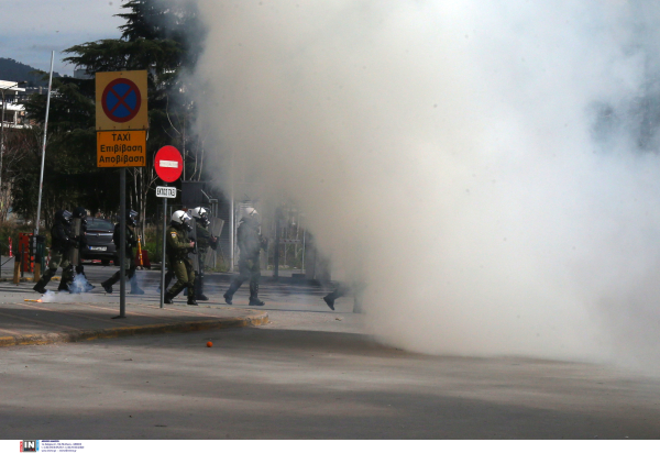 Διάψευση από την ΕΛΑΣ για τα περί τραυματισμού γυναίκας σε διαδήλωση για τα Τέμπη