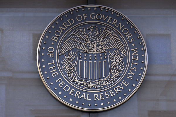 Ώρα αποφάσεων για τη Fed - Συναγερμός στις αγορές ομολόγων