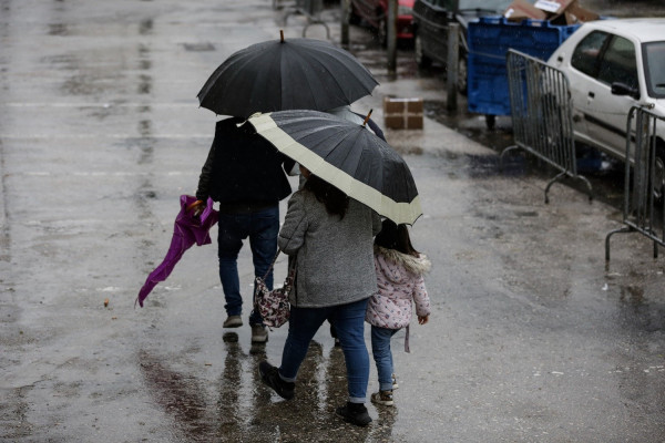 Καιρός: Βροχερό σκηνικό με καταιγίδες και λασποβροχή - Μέχρι πότε θα κρατήσει η κακοκαιρία