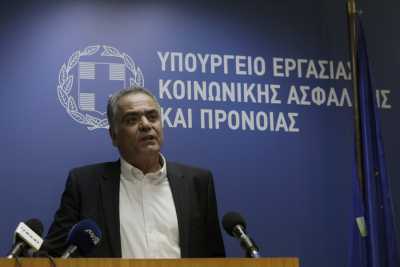 Περιορισμό στις ομαδικές απολύσεις προαναγγέλλει ο Σκουρλέτης σε απολυμένους