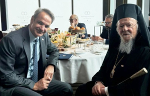 Συνάντηση Μητσοτάκη με τον Οικουμενικό Πατριάρχη στην Ελβετία