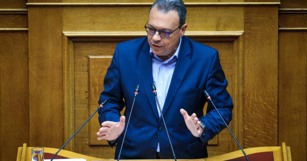 Παρέμβαση Φάμελλου στην Επιτροπή για ομόφυλα ζευγάρια: Να πάρει πίσω ο Μητσοτάκης την προτροπή για αποχή